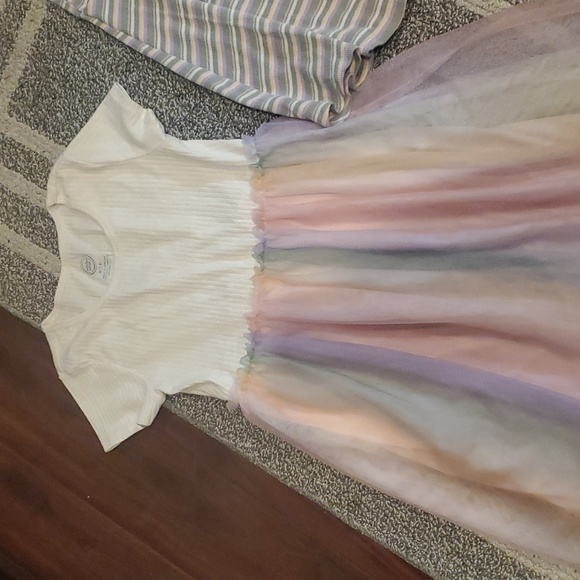 2 Girl dresses - Picture 2 of 7